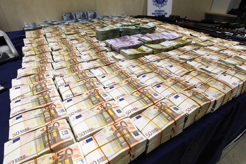 Σκάνδαλο: 19.000.000€ μετρητά σε σπίτι πολιτικού του ΠΑΣΟΚ;