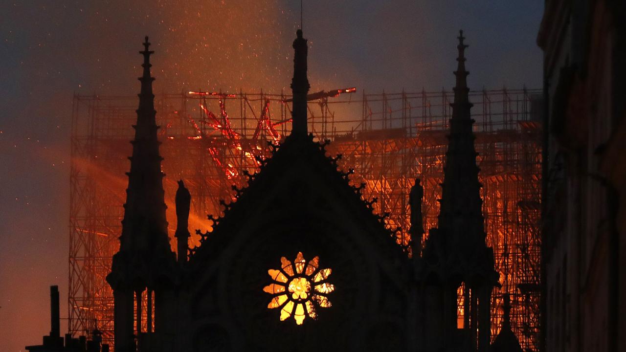 Παγκόσμια κινητοποίηση για την αποκατάσταση της Notre Dame