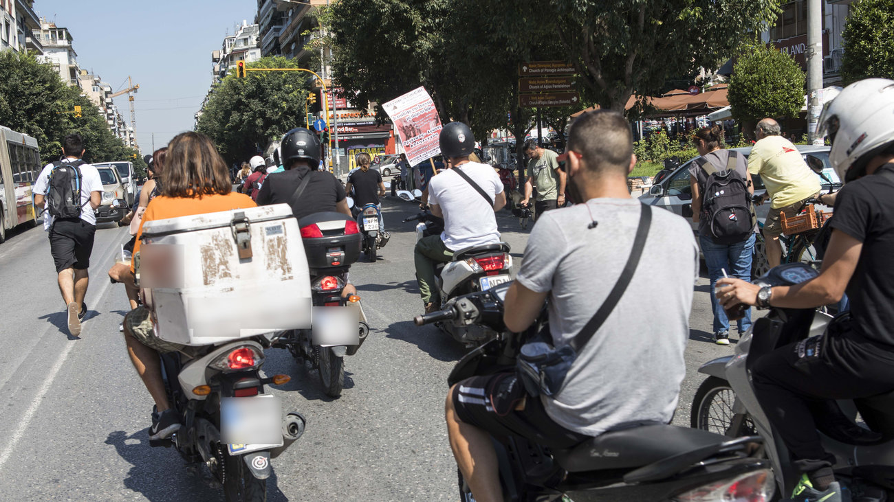 Μοτοπορεία διανομέων στη Θεσσαλονίκη: "Όχι άλλοι νεκροί στους δρόμους"