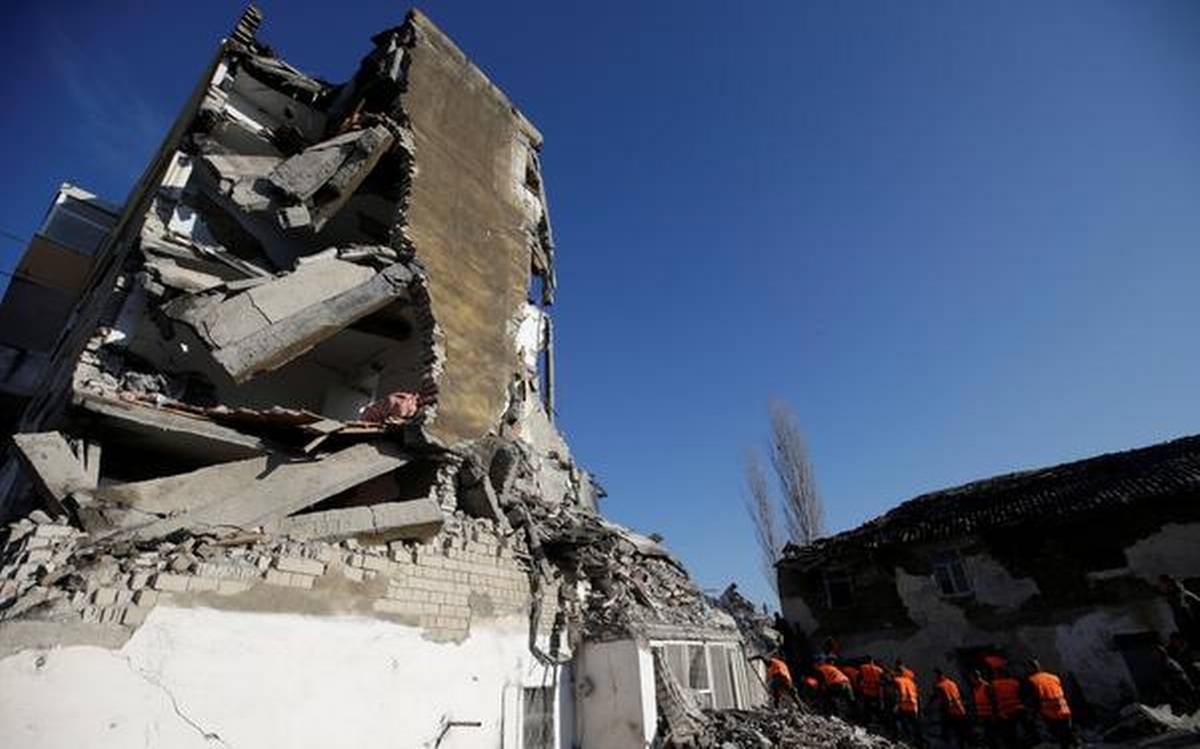 Σκηνές απόλυτης καταστροφής άφησε ο φονικός σεισμός στην Αλβανία