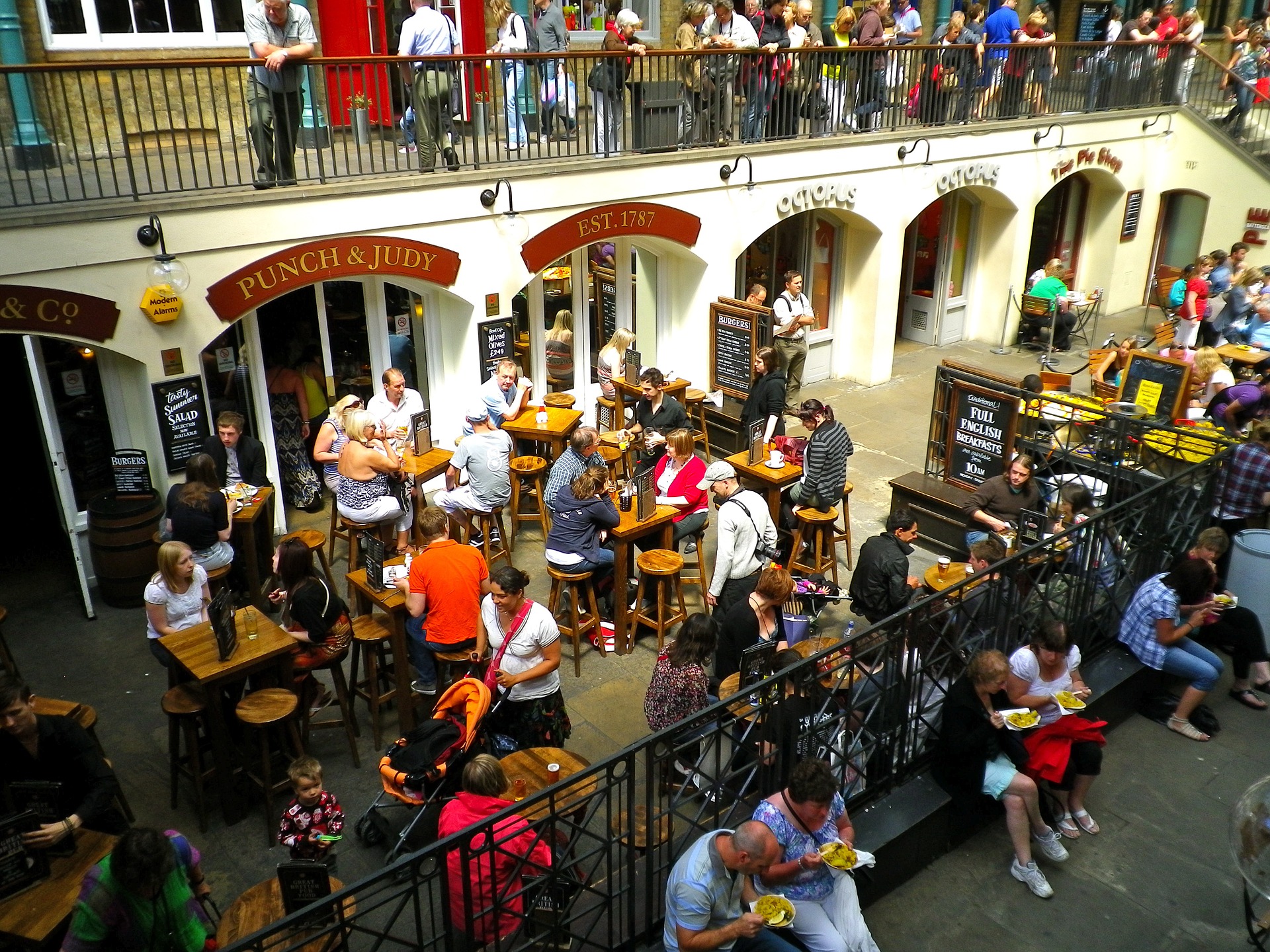 Κοροναϊός: Κανόνες πρόληψης όταν επισκεπτόμαστε καφέ και εστιατόρια