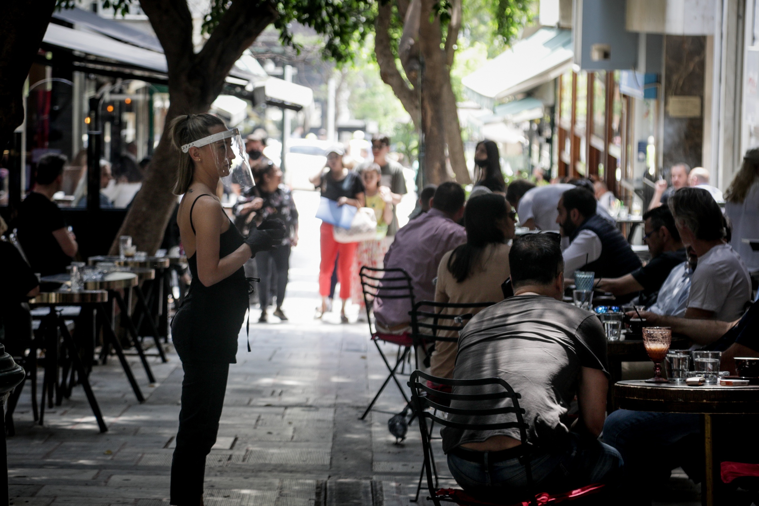Θεσσαλονίκη: νέα καμπάνα σε καφετέρια για μη χρήση μάσκας